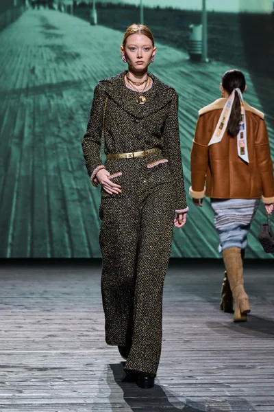 Look 23